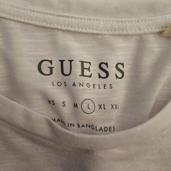 GUESS LIGHTWEIGHT WHITE POCKET TEE SIZE LARGE - Picture 2 of 2